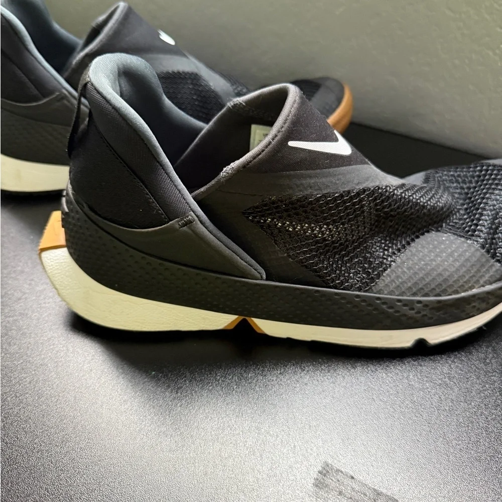Nike Go FlyEase Black and White Mesh Gum Bottom Slip-Ons Women’s 7 ECU